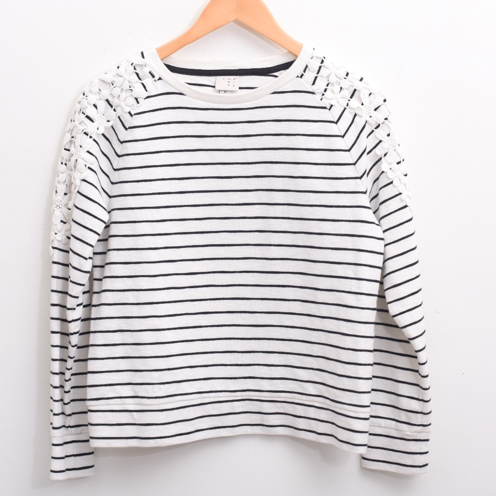 Women’s Fancy Sweatshirt Striped Lace Crewneck Medium